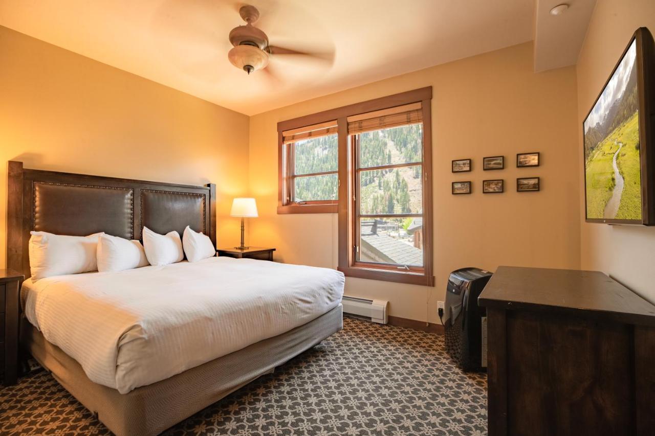 The Village At Palisades Tahoe Olympic Valley  Exterior photo
